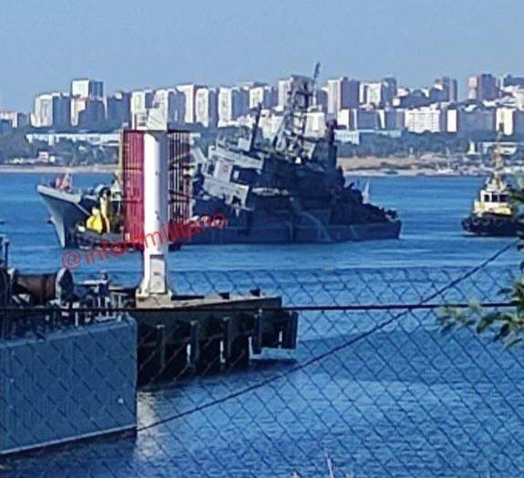 Украински дронове поразиха тежко руски десантен кораб в Новоросийск ВИДЕО 