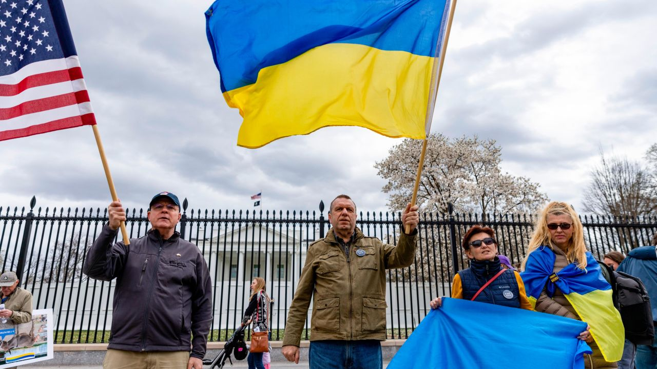 CNN: Повечето американци вече не искат САЩ да дава помощ на Украйна