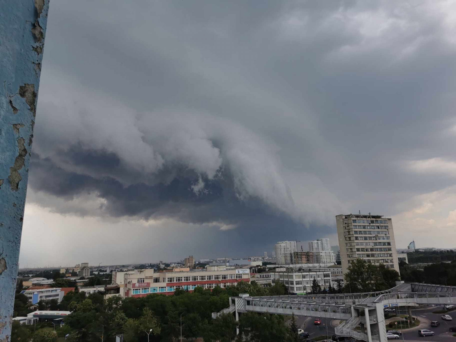 Ето какво оставиха след себе си мощните бури, ударили България ВИДЕО 