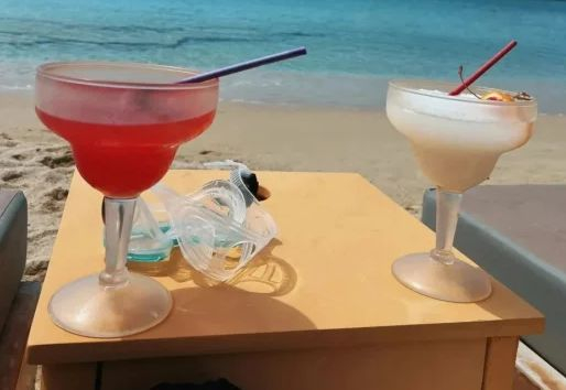 Още една туристка изгоря на Миконос: Изпи два коктейла и хапна морски дарове, а когато сметката дойде...