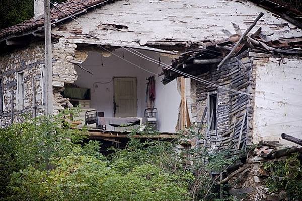 Българите полудяха по тези имоти, цакат луди пари за къщи насред нищото