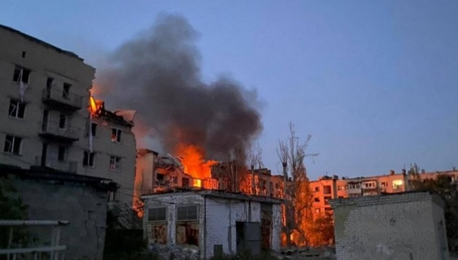 Русия нанесе ракетен удар по многоетажен жилищен блок в Покровск, има загинали ВИДЕО