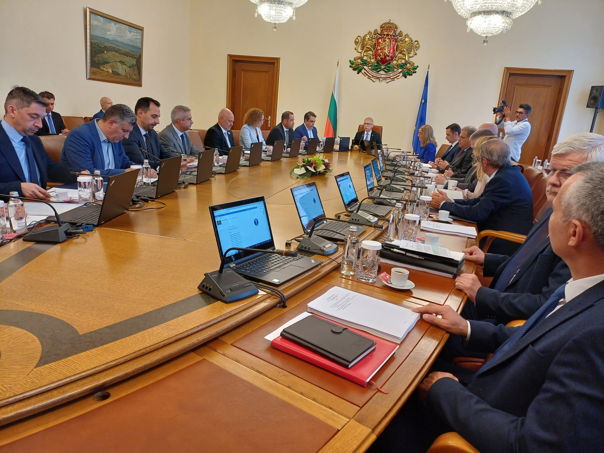 Куп министри в оставка, включително и Тагарев, казаха ще си искат ли постовете от Главчев 