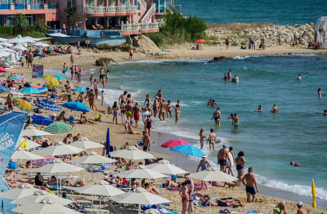 Далеч от България и Слънчев бряг: Къде ще почиват това лято руските туристи