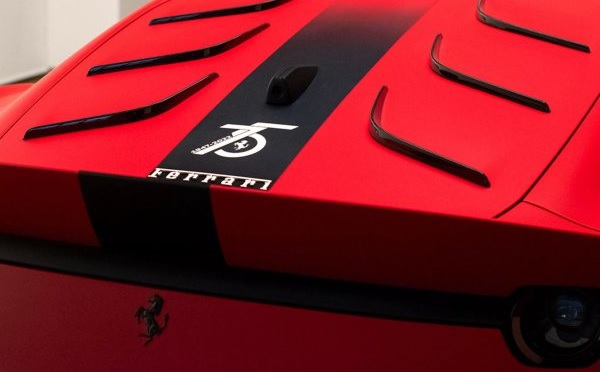 Ferrari представи уникален суперавтомобил в чест на 75-год. на марката СНИМКИ
