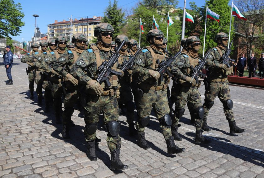 Световни експерти: Ето колко мощни са армиите на България, САЩ и Русия 