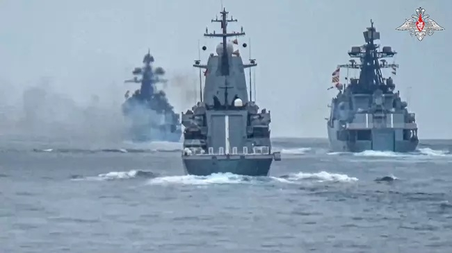 Руски военен кораб откри огън по товарен плавателен съд в Черно море