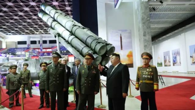 Смазваща военна мощ: Ким Чен-ун с извънредна военна заповед