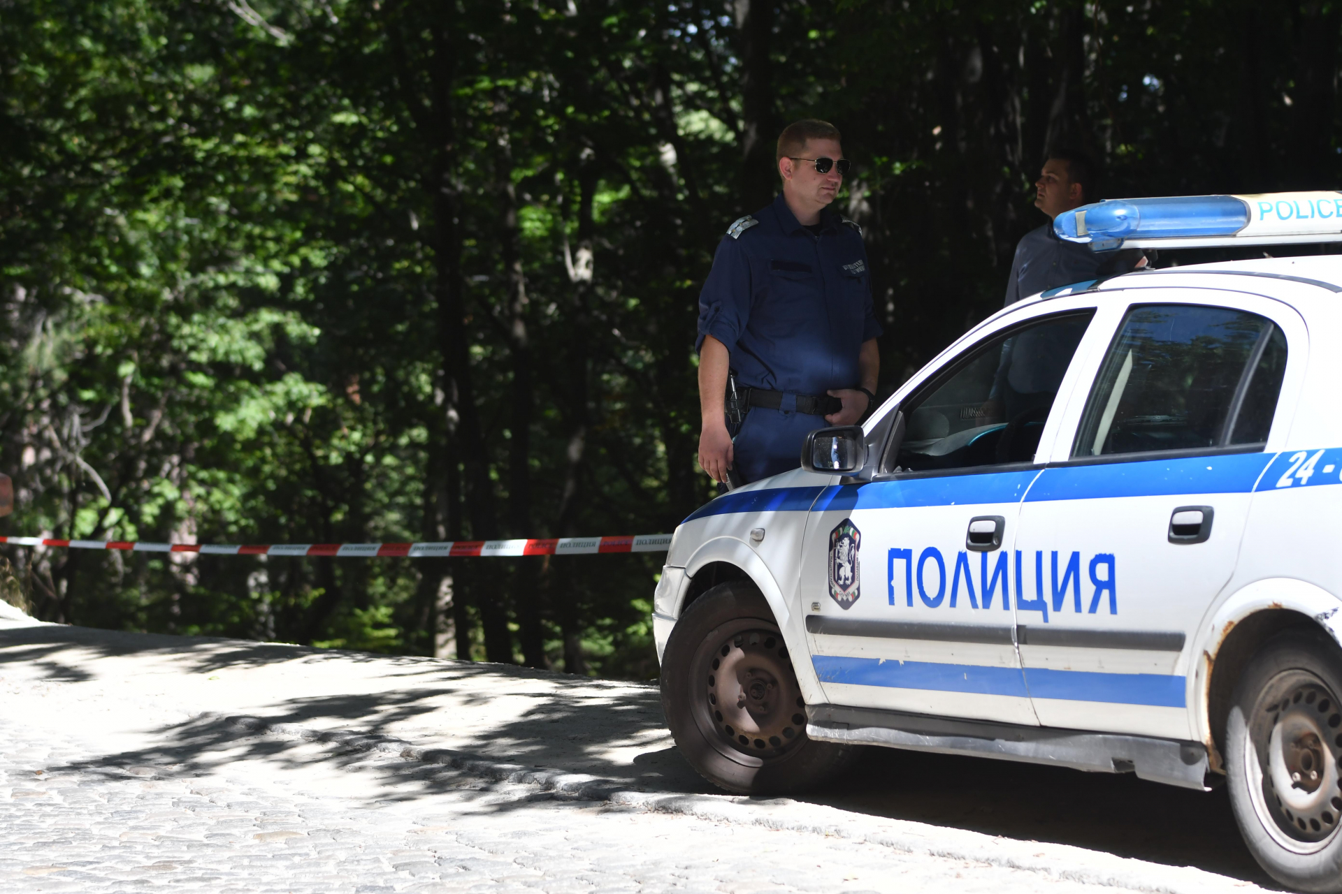 Мъж откри стрелба и взе заложници в Благоевградско, има ранен СНИМКИ 