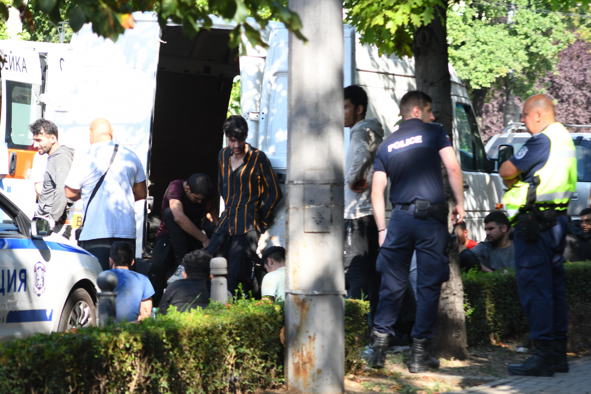 Първо в БЛИЦ: Бясна гонка с мигранти край София завърши шокиращо
