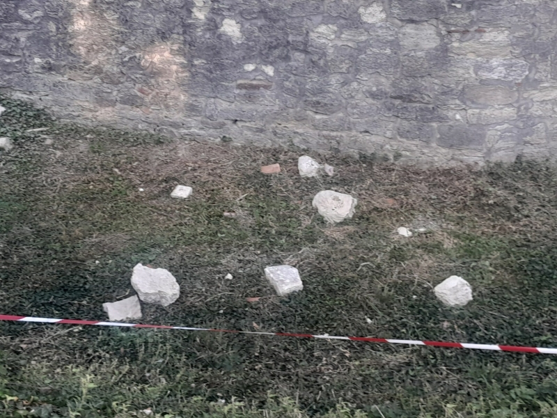 Срути се част от стена на крепостта „Баба Вида“ СНИМКИ