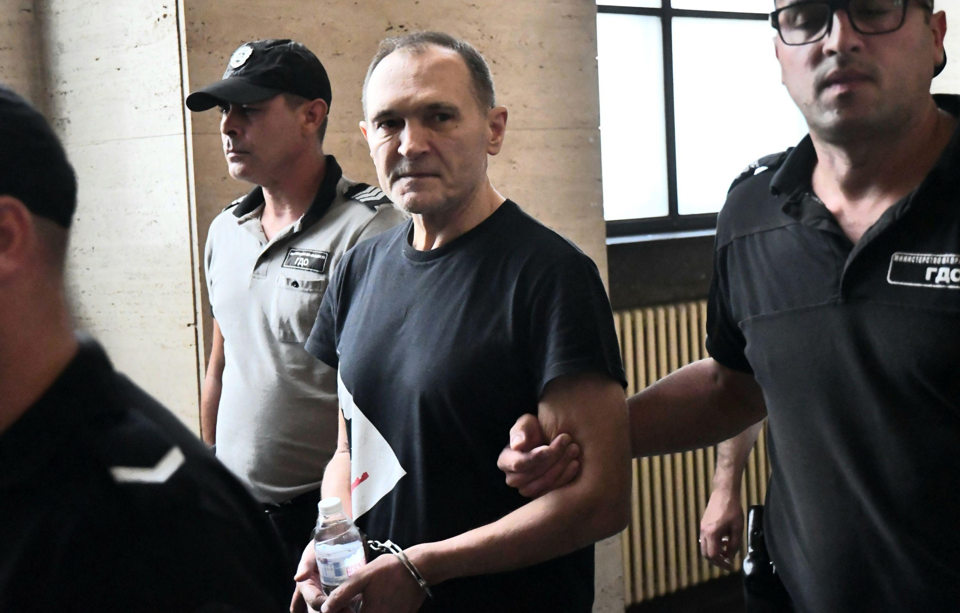 Политолог разчете скритите сигнали зад убийството на Алексей Петров и прибирането на Божков