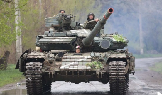 ВИДЕО от войната: Руски танкисти унищожават противника на Запорожкия фронт