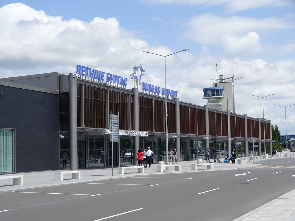Затварят временно летище Бургас