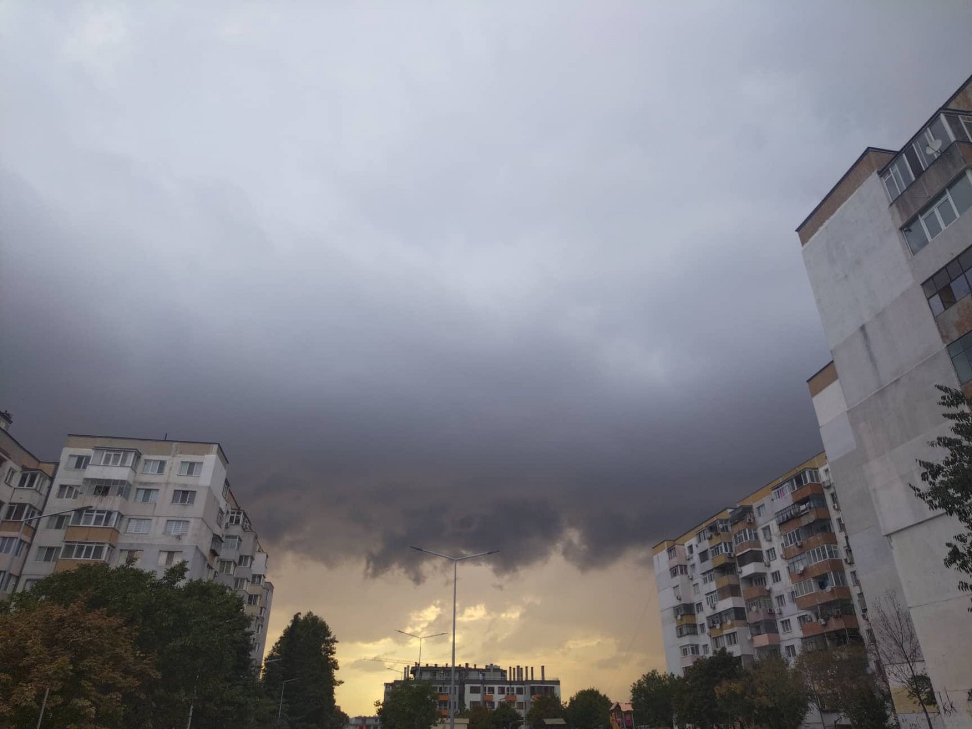 Мощни бури удариха части на България, на тези места направо побеля ВИДЕО