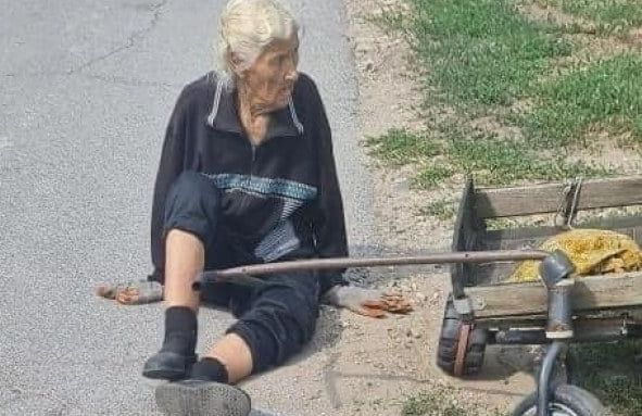 Влачеща се 86-г. баба разплака България: Не можеш да ми помогнеш, чадо! СНИМКИ