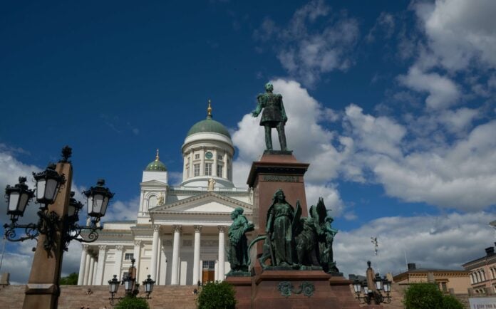 Урок по география: Освен у нас и в тази държава има паметник на Александър II, не е Русия