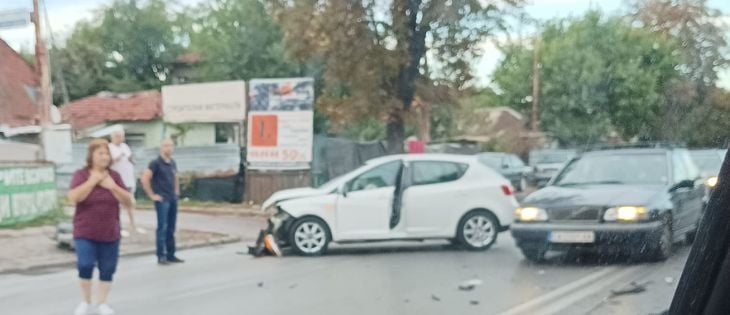 Първо в БЛИЦ! Челно меле затапи столичния бул. "Сливница" СНИМКИ