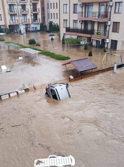 Нова опасност дебне хората в Царево след потопа
