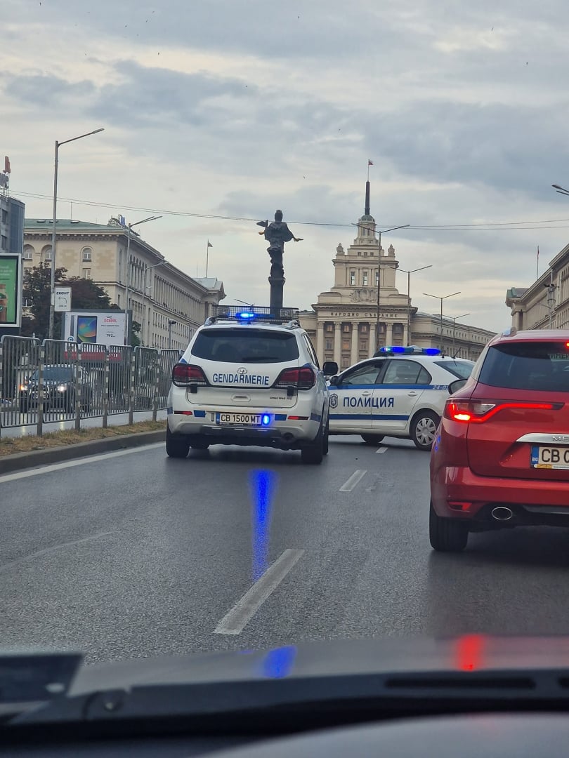 Зрелищна каскада в топ центъра на София СНИМКИ