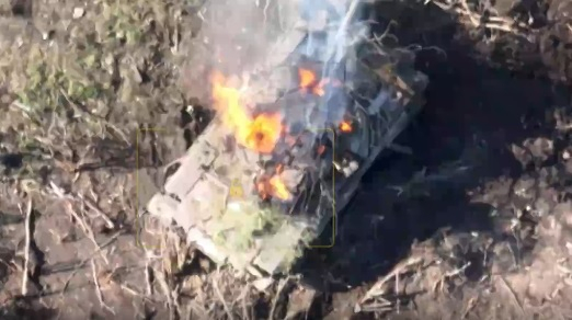 ВИДЕО от войната: Войник изпепели танк на ВСУ, докато търсеше изгубен дрон