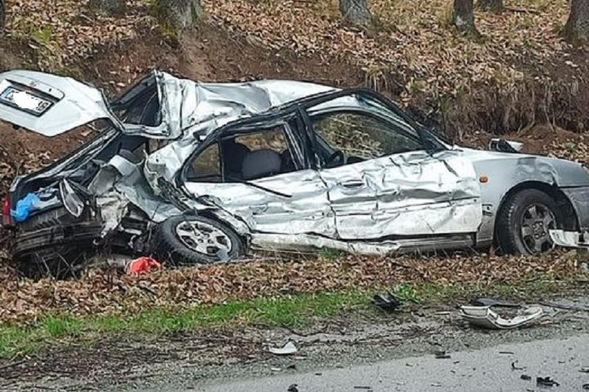 Жестоко меле край габровско село: Автомобил се заби в канавка, има пострадали