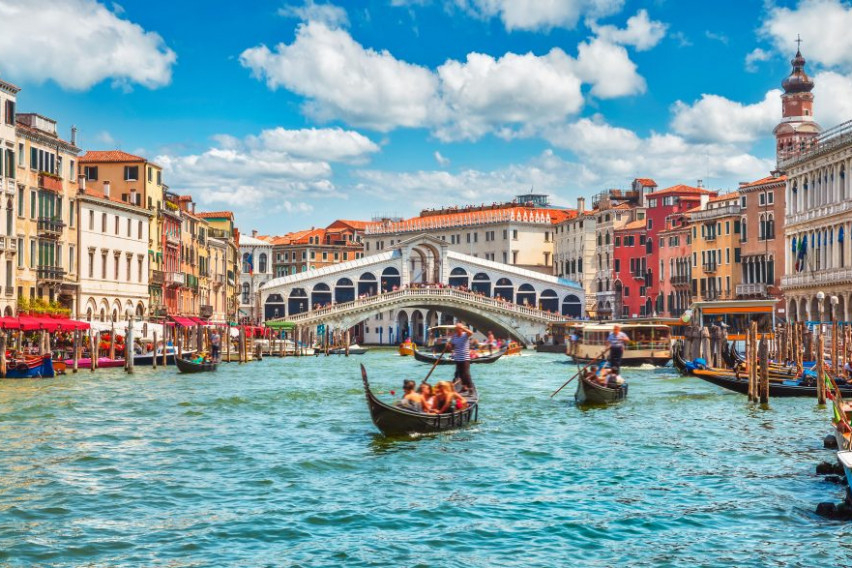 Венеция ще изисква входни такси от следващата година