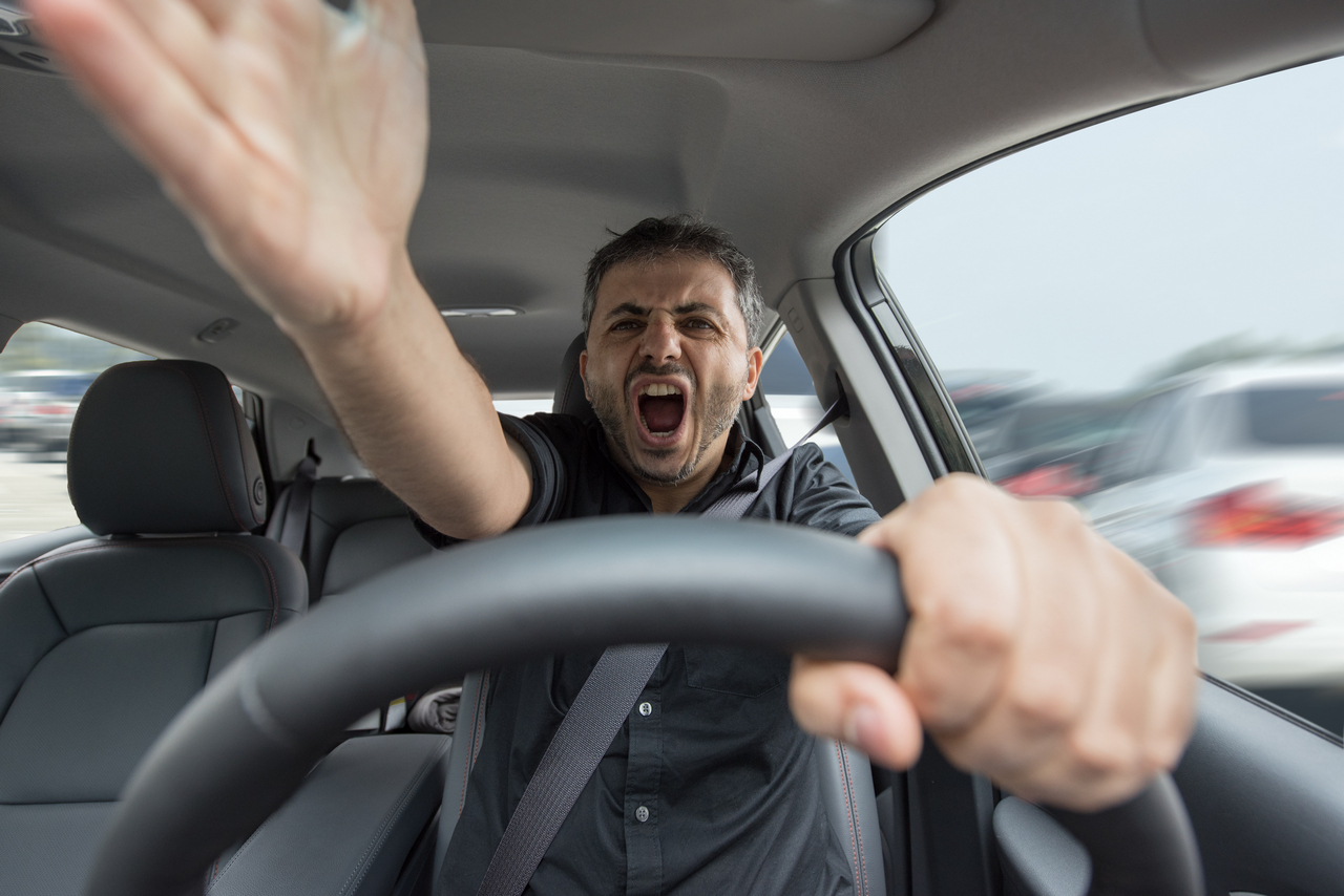 Агресия на пътя в Бургас: Таксиметров шофьор засече колежка, а последвалото е шокиращо СНИМКИ