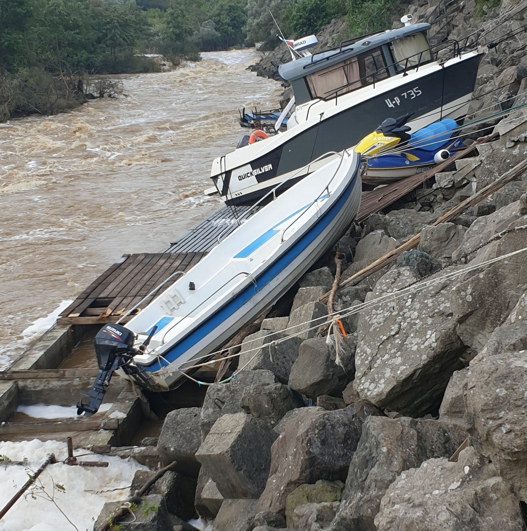 Скандално: 30 души бедствали в Резово при потопа, властта го проспала ВИДЕО