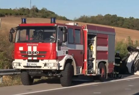 Първи КАДРИ от ужаса на АМ "Марица", пожарникари вадят загиналия 
