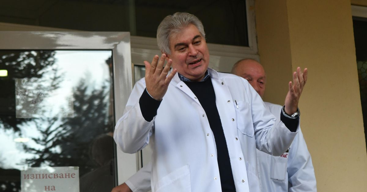 Служители на „Шейново” излязоха на протест в подкрепа на директора на болницата