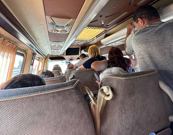Жена хвана автобуса за Варна с 30 000 лв. в джоба и ето какво й се случи в ранния следобед