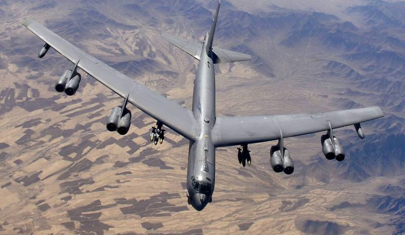 Съединените щати изпратиха стратегически бомбардировач B-52H Stratofortress към Черно море