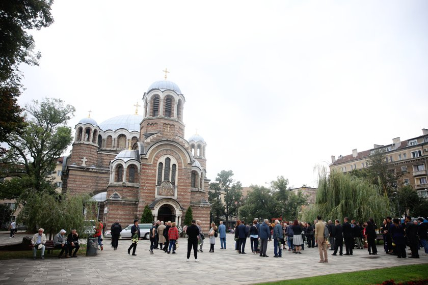 Семейство и приятели изпратиха Ставри Калинов в последния му път СНИМКИ 