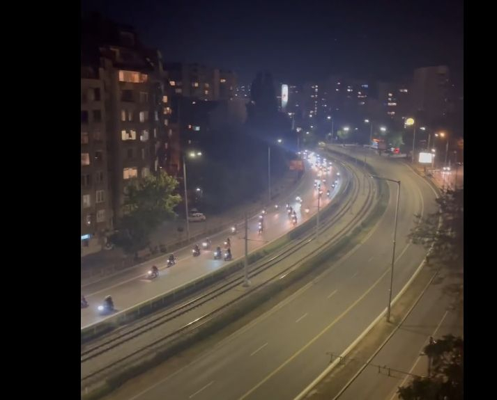 Оглушителен рев в София! Хората наизскачаха по прозорците: Къде е полицията? ВИДЕО 