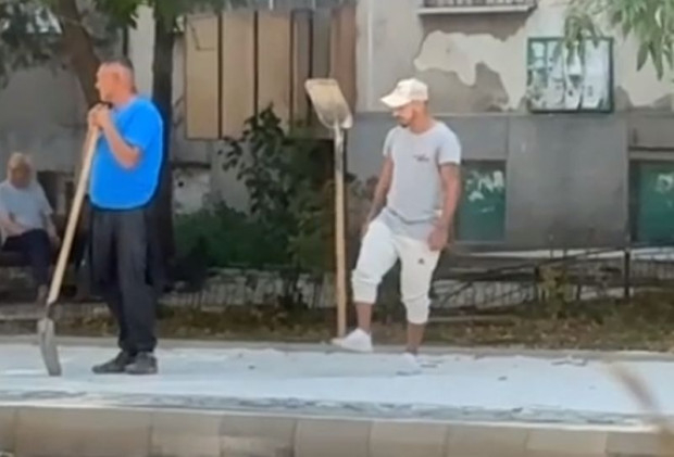 Работник в Пловдив взриви мрежата, какви ги върши с лопатата ВИДЕО 