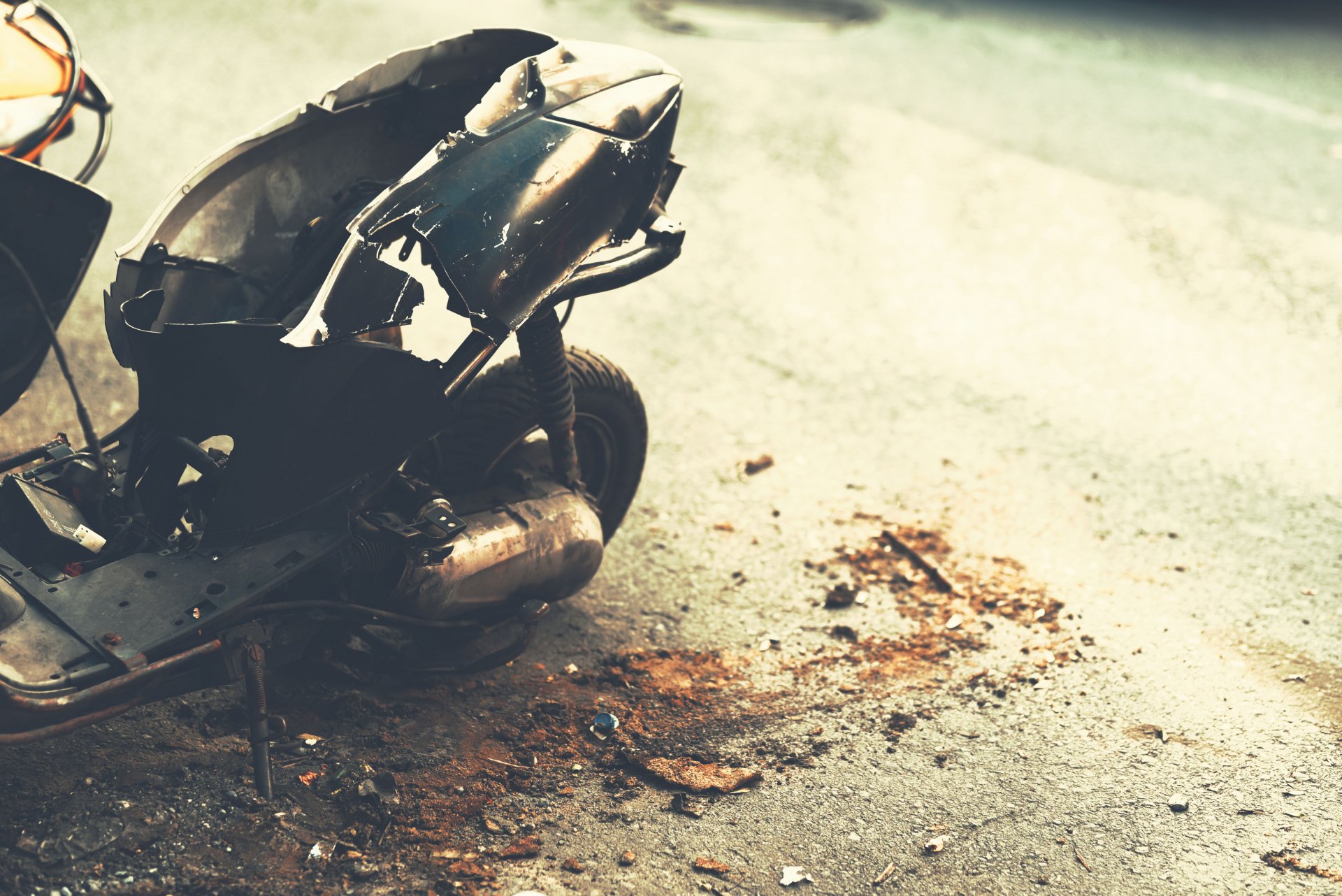 Ужас на пътя: Катастрофа откъсна крак на моторист в Кърджалийско 