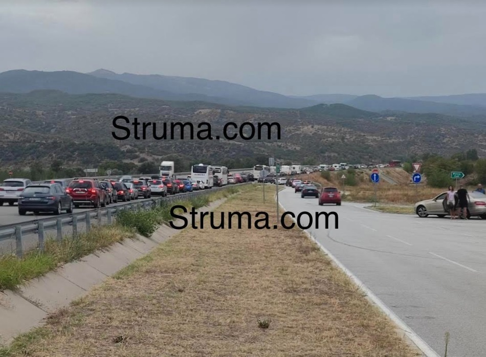 Адска ситуация на АМ "Струма", шофьорите са в 10-километров капан СНИМКИ