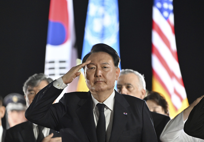 Защо Южна Корея показа военната си мощ? ВИДЕО