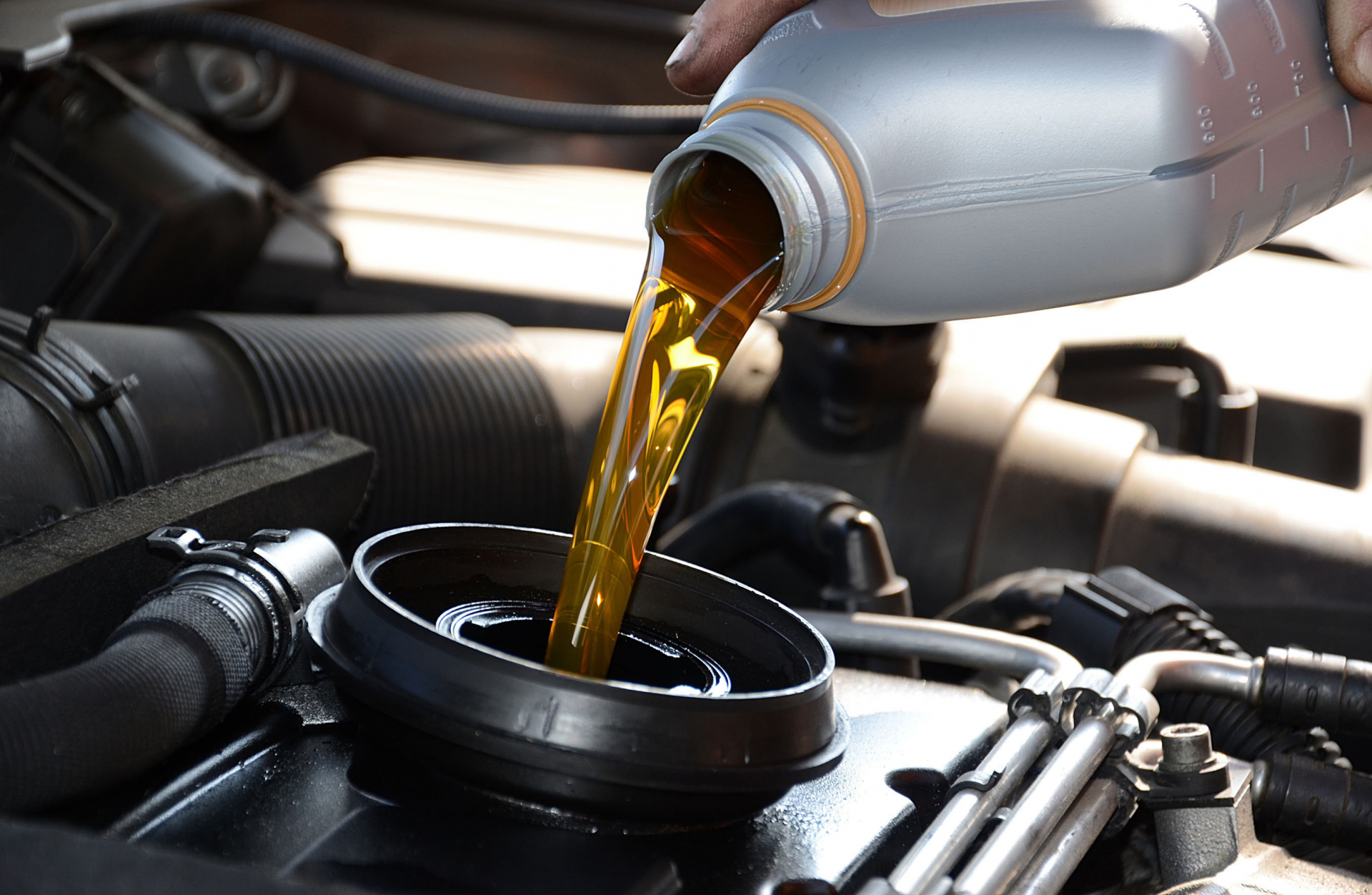 Специалист разкри народен метод за проверка на качеството на маслото в колата