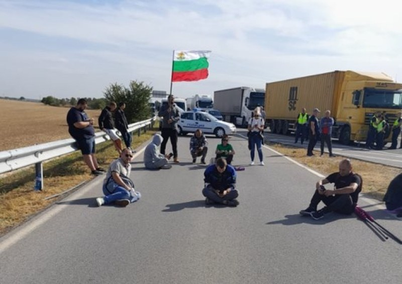 Извънредно: Денков отива на блокадата на АМ "Тракия"