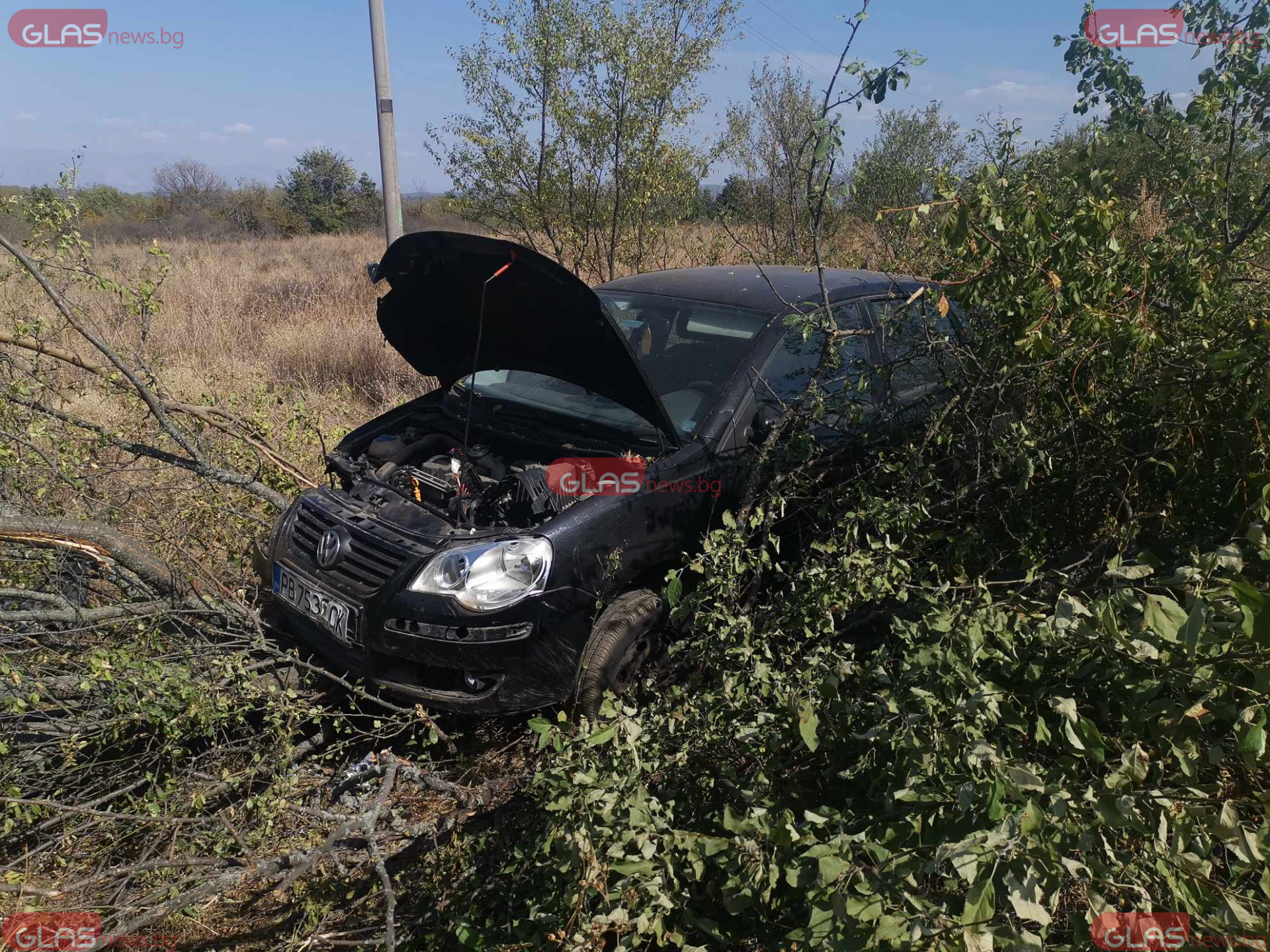 Мистерия! Какво се е случило с тази кола край Пловдив СНИМКИ