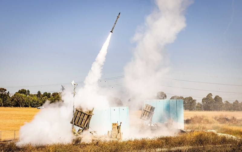 ВИДЕО: Израелската ПРО отразява ракетен удар на ХАМАС 