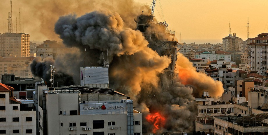 Целим се в Хамас: Израелските военни разрушиха два блока в Ивицата Газа ВИДЕО