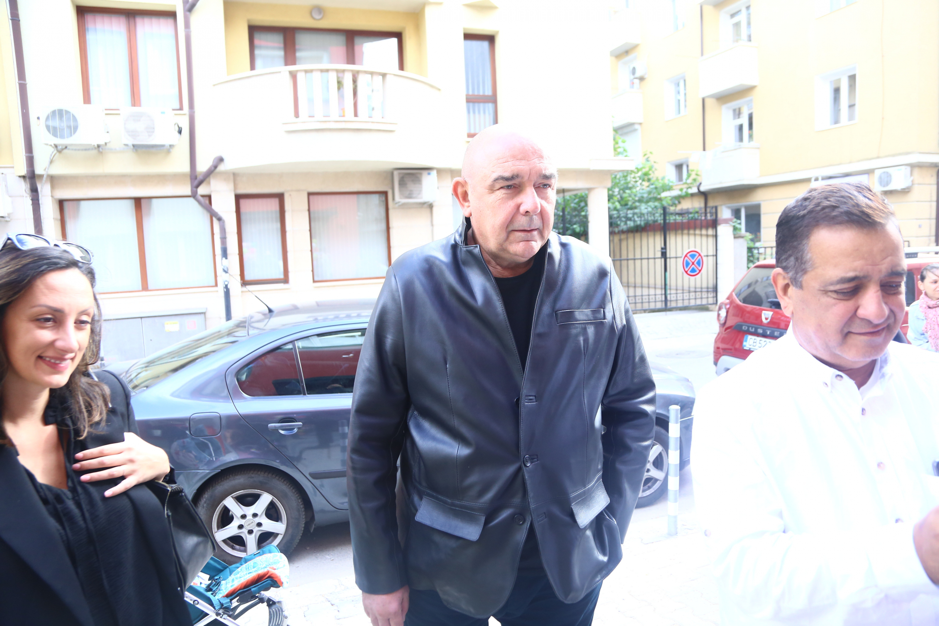 Фото бомба в БЛИЦ: Калин Сърменов се появи на неочаквано място СНИМКИ