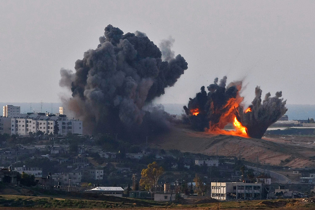 Извънредно! Израел нанесе най-масовите въздушни удари в историята по Ивицата Газа, разрушен е цял квартал