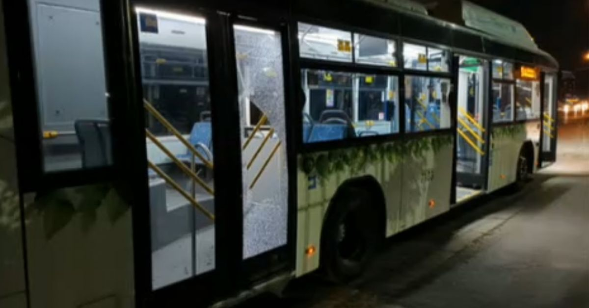 Среднощна "стрелба" по автобус в София