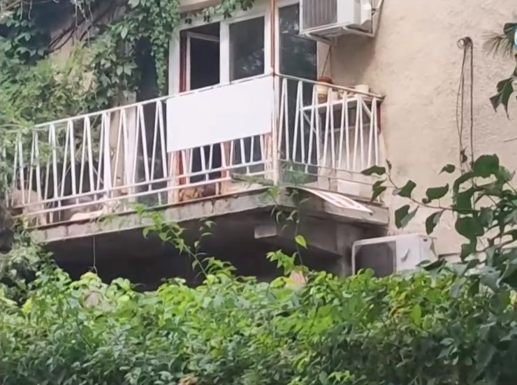 Пропита с урина плоча изгони столичани от имота им в елитен квартал ВИДЕО