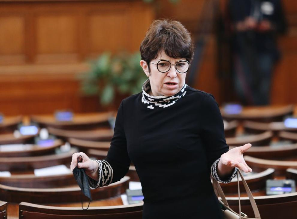 Скандал! Ексдепутатката Рена Стефанова, потрошила жена при ПТП, се цани за кмет на Русе ДОКУМЕНТИ