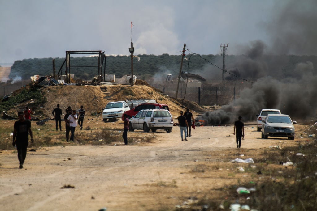 Война без край в Близкия Изток: Израел удари цели около Дамаск, най-малко 100 трупа в Газа след...
